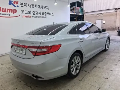Hyundai Grandeur 2012, 187466 км, за 2822.63 USD