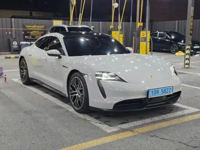 Porsche Taycan 2023, 43500 км, за 70977.38 USD