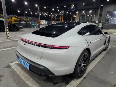 Porsche Taycan 2023, 43500 км, за 70977.38 USD