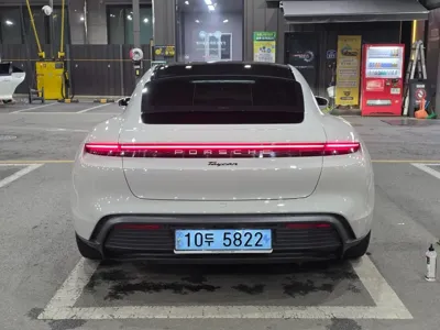 Porsche Taycan 2023, 43500 км, за 70977.38 USD