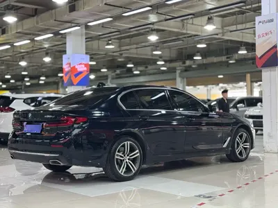 BMW 5 Series 2022, 67000 км, за 29174.32 USD