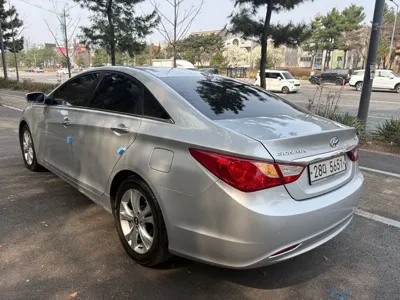 Hyundai Sonata 2010, 92000 км, за 2667.19 USD