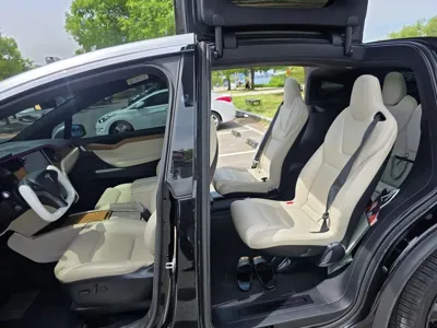 Tesla Model X 2020, 126000 км, за 55255.78 USD - фото 10
