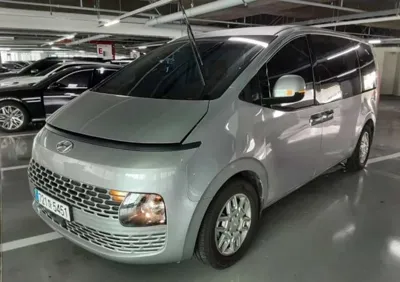 Hyundai Staria 2023, 57386 км, за 3674.27 USD