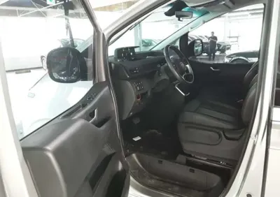 Hyundai Staria 2023, 57386 км, за 3674.27 USD