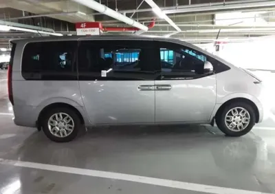 Hyundai Staria 2023, 57386 км, за 3674.27 USD - фото 12