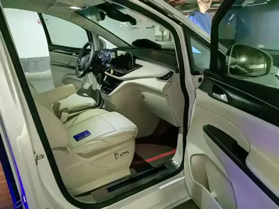 Buick GL8 2020, 28000 км, за 23004.47 USD