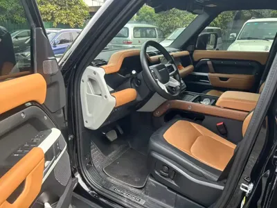 Land Rover Defender 2024, 40000 км, за 88240.37 USD