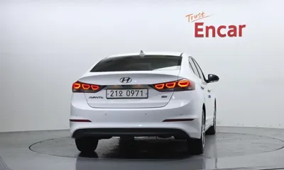 Hyundai Avante 2016, 102196 км, за 4957.7 USD