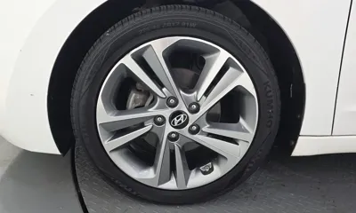 Hyundai Avante 2016, 102196 км, за 4957.7 USD