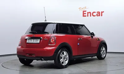 MINI Cooper 2012, 56080 км, за 3678.4 USD