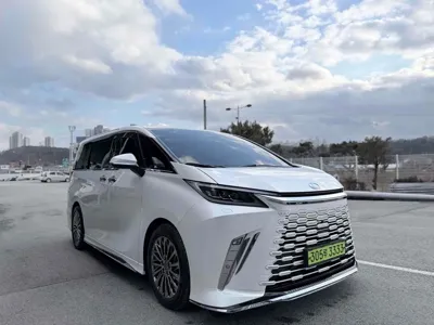 Lexus LM 2025, 4400 км, за 112691.78 USD