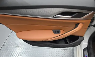 BMW 5-Series 2018, 88738 км, за 16604.8 USD - фото 25