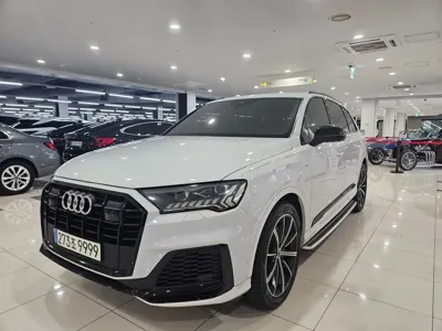 Audi Q7 · 2021 год