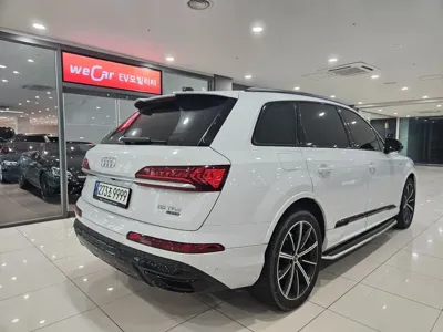 Audi Q7 2021, 76500 км, за 42636.2 USD