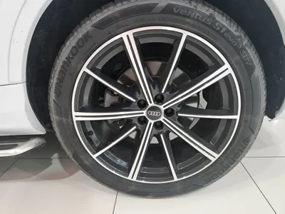 Audi Q7 2021, 76500 км, за 42636.2 USD