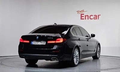 BMW 5-Series 2023, 52220 км, за 24702.58 USD