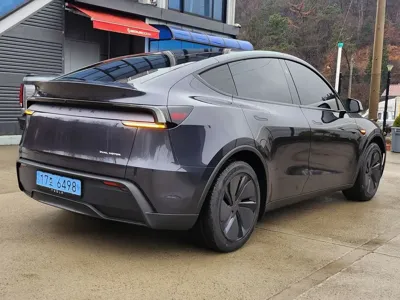 Tesla Model Y 2025, 1050 км, за 34140.74 USD