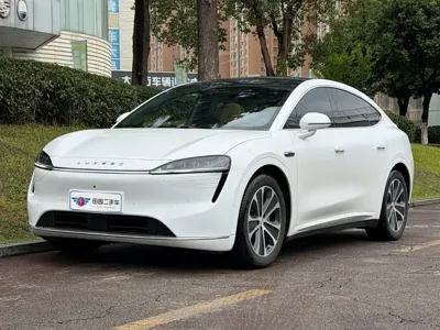 智界 Zhijie R7 · 2024 год