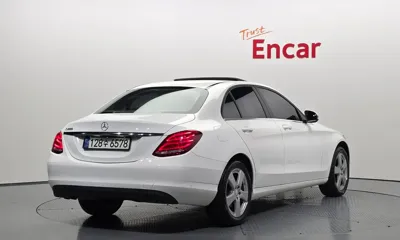 Mercedes-Benz C-Class 2017, 76232 км, за 10677.55 USD