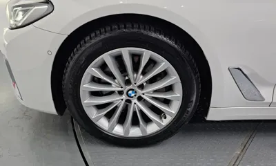 BMW 5-Series 2021, 48053 км, за 21544.92 USD