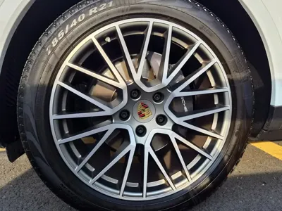 Porsche Cayenne 2022, 15860 км, за 69252.99 USD - фото 6