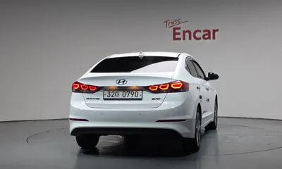 Hyundai Avante 2016, 180845 км, за 5120.13 USD