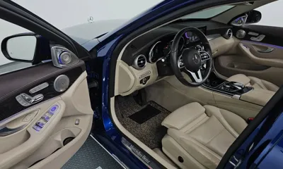 Mercedes-Benz C-Class 2019, 74768 км, за 13784.95 USD - фото 10