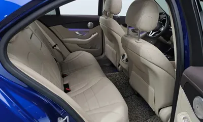 Mercedes-Benz C-Class 2019, 74768 км, за 13784.95 USD - фото 12