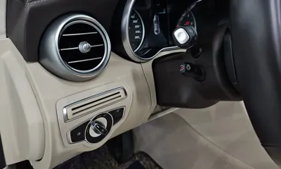 Mercedes-Benz C-Class 2019, 74768 км, за 13784.95 USD - фото 19