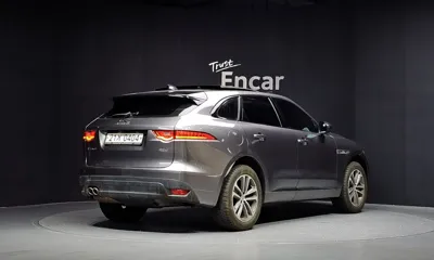 Jaguar F-Pace 2017, 69470 км, за 9621.01 USD
