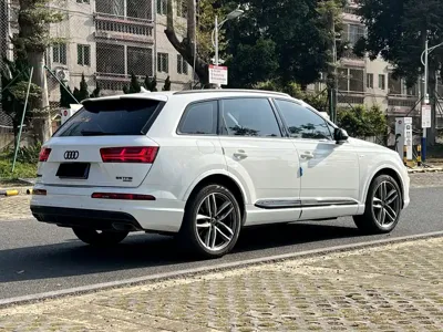 Audi Q7 2018, 138000 км, за 20481.21 USD