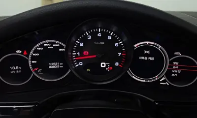 Porsche Panamera 2018, 97531 км, за 37638.94 USD - фото 8