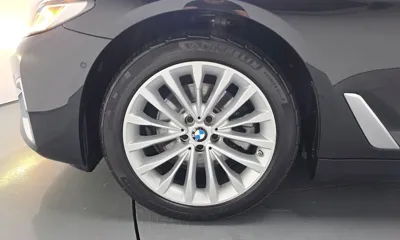 BMW 5-Series 2021, 90699 км, за 24625.58 USD