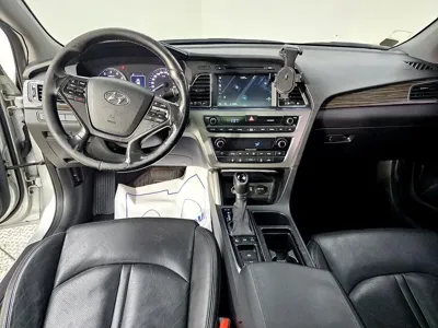 Hyundai Sonata 2015, 180000 км, за 4260.21 USD