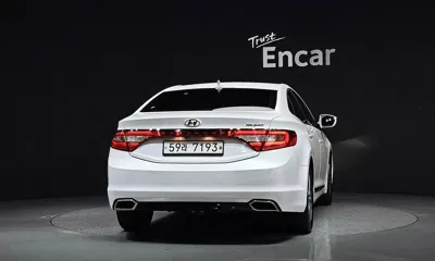 Hyundai Grandeur 2015, 117864 км, за 4488.68 USD