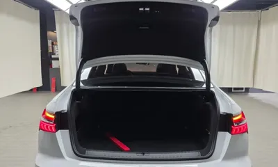 Audi A6 2021, 51699 км, за 21125.81 USD - фото 20
