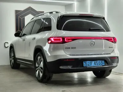 Mercedes-Benz EQB 2024, 30000 км, за 40333.11 USD