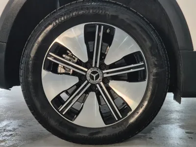 Mercedes-Benz EQB 2024, 30000 км, за 40333.11 USD