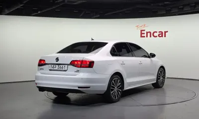 Volkswagen Jetta 2015, 70969 км, за 3243.84 USD