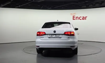 Volkswagen Jetta 2015, 70969 км, за 3243.84 USD