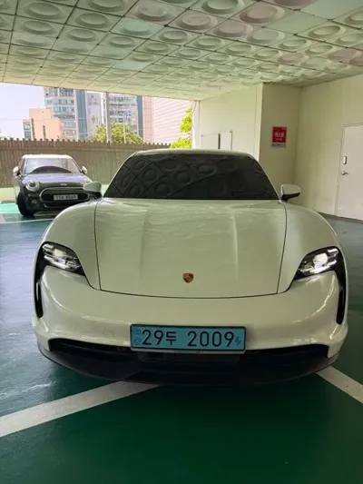Porsche Taycan · 2021 год