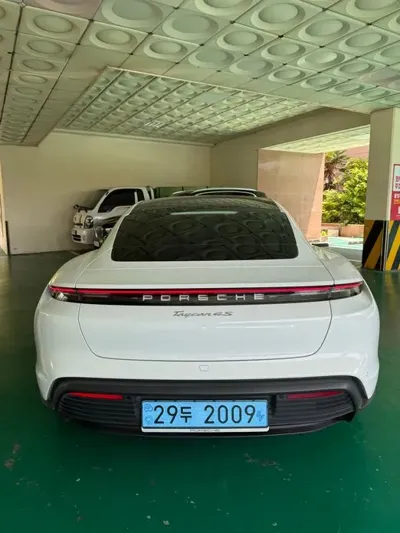 Porsche Taycan 2021, 57500 км, за 61756.46 USD