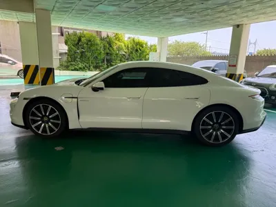 Porsche Taycan 2021, 57500 км, за 61756.46 USD