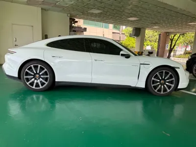 Porsche Taycan 2021, 57500 км, за 61756.46 USD