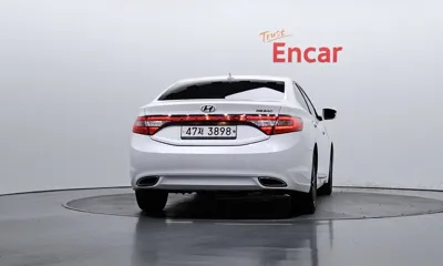 Hyundai Grandeur 2013, 209480 км, за 2624.31 USD