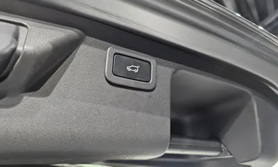 Land Rover Discovery Sport 2019, 112899 км, за 9058.68 USD - фото 20