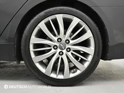 Hyundai Genesis 2016, 195529 км, за 5856.68 USD