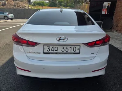 Hyundai Avante 2018, 122553 км, за 5244.85 USD