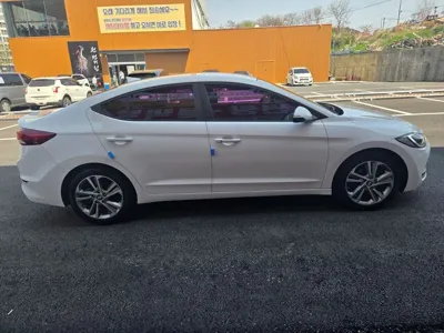 Hyundai Avante 2018, 122553 км, за 5244.85 USD - фото 7